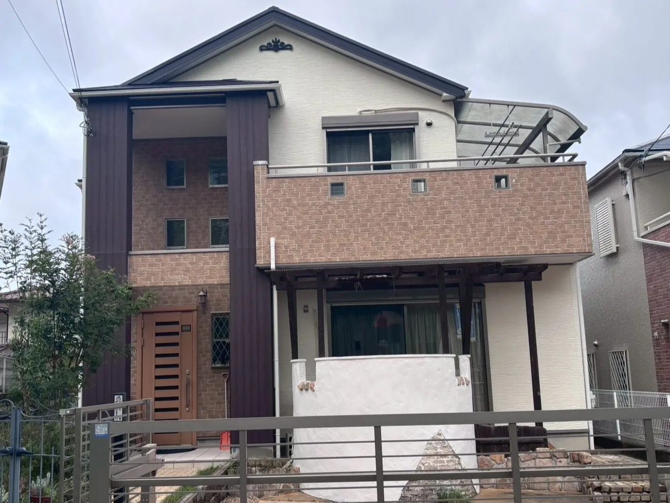 【外壁・屋根塗装】築19年。緑豊かな環境だからこそ選んだ「最強の防藻対策」と「デザイン保存」の塗装事例（神戸市北区）