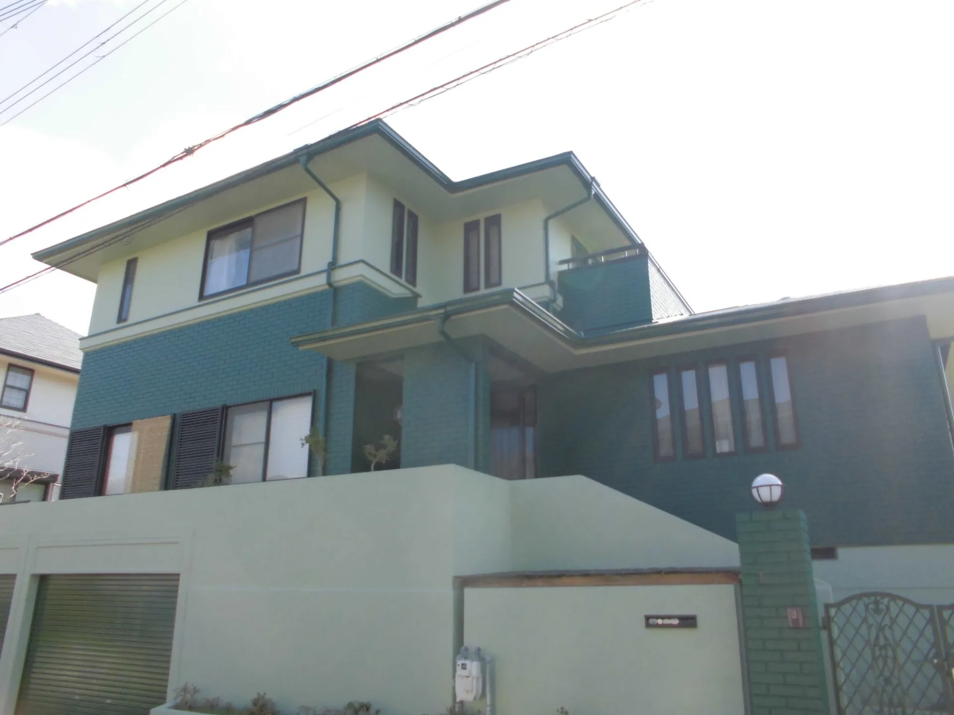 【外壁・屋根塗装】築33年・こだわりの緑色ツートンと無機塗料で蘇る美観(三田市)