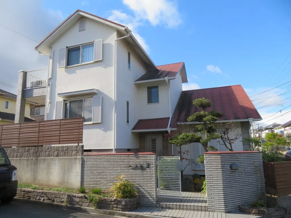 外壁・屋根塗装】白色の壁にコーヒーブラウンの屋根で落ち着いた印象に【神戸市北区】 | 施工実績 | 兵庫県神戸市北区の外壁塗装は株式会社広瀬塗装店