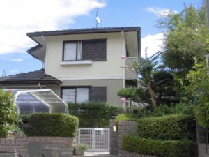 【外壁・屋根塗装】築35年のお家がツートンカラーの素敵な仕上がりで蘇りました（神戸市北区）