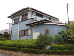 【外壁塗装】暖色系の外壁からブルーのツートン外壁に【神戸市北区】